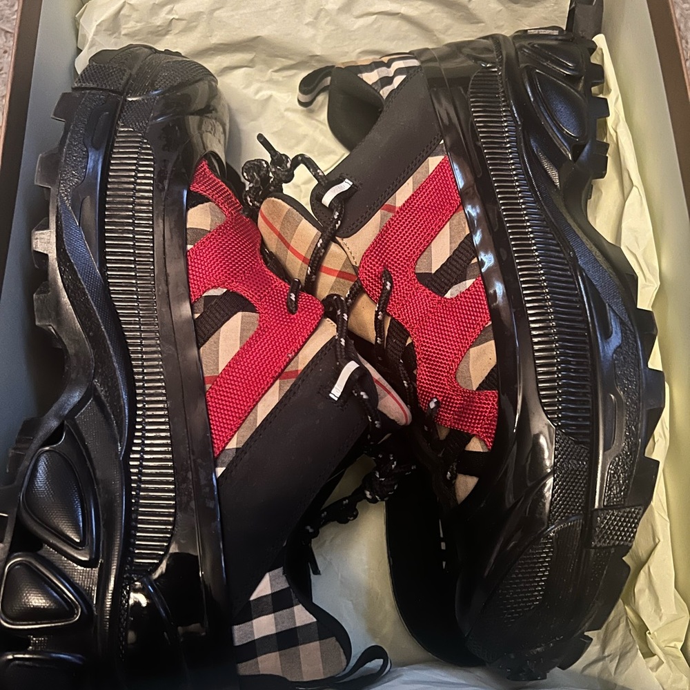 Burberry sneakers